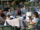 avec nos amis au bord de la piscine de l'hotel au Caire..Thrse; Etienne, Jeaninne, Christophe et Aline !