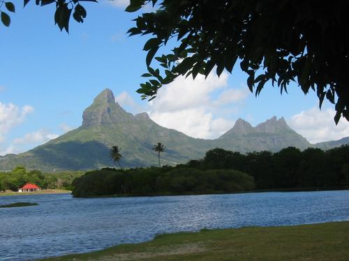 Tamarin, vue sur la Montagne du rempart 