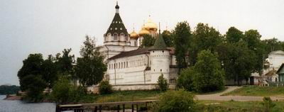 Ouglich...et de belles photos d'une croisiere en Russie