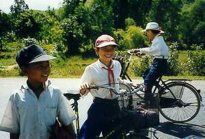 Enfants vietnamiens se rendant à l'école !
