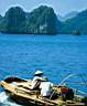 pecheurs dans la baie d'Halong 