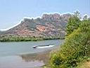 le rocher de Roquebrune et le lac de l'Arena